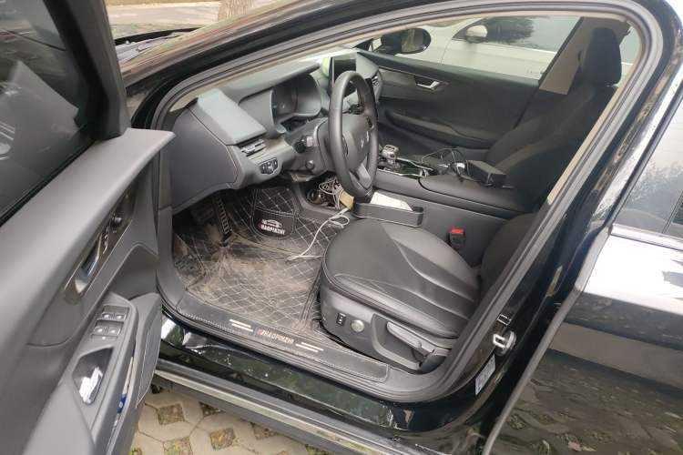 Used Hongqi E-QM5 2022 431 km Charge & Enjoy Edition Driver Seat