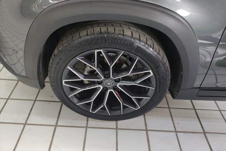 Used CHANGAN UNI-T 2022 1.5T Flagship Edition Left Front Wheel Hub