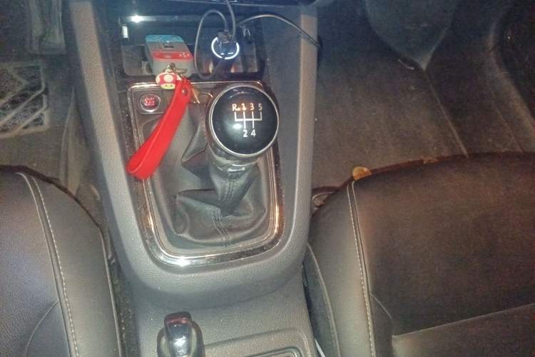 Used Volkswagen Sagitar 2017 1.6L Manual Comfort Model Gear Lever