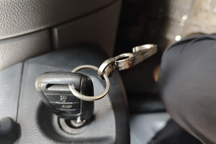 Used SAIC MAXUS Xintu V80 2019 2.5T Classic Edition 6-Speed Manual – Aoyuntong Short Wheelbase Mid-Height Design 5/6 Seats