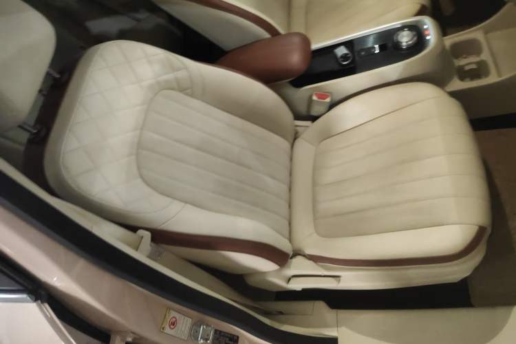 Used ORA Good Cat 2022 Morandi Edition 400km Standard Range Luxury Version Lithium-Ion Battery