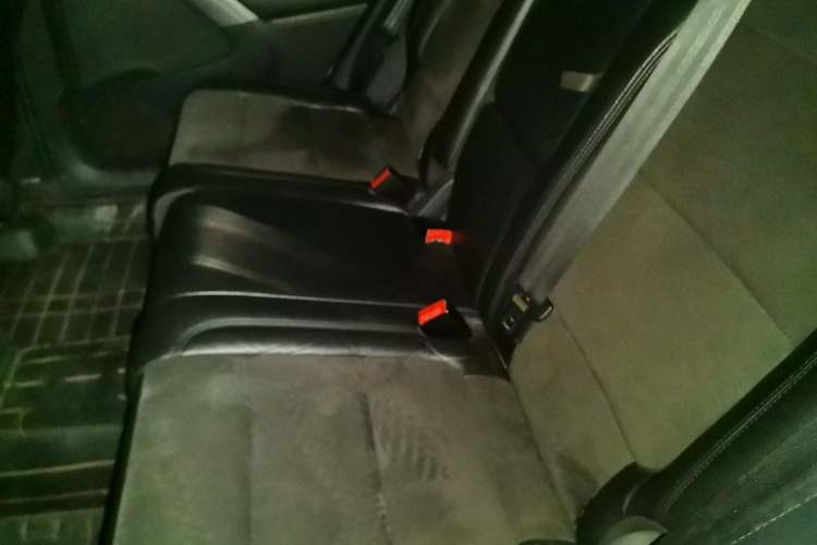 Used Volkswagen Tiguan 2010 2.0 TSI Automatic All-Wheel Drive Flagship Edition Left Rear Seat