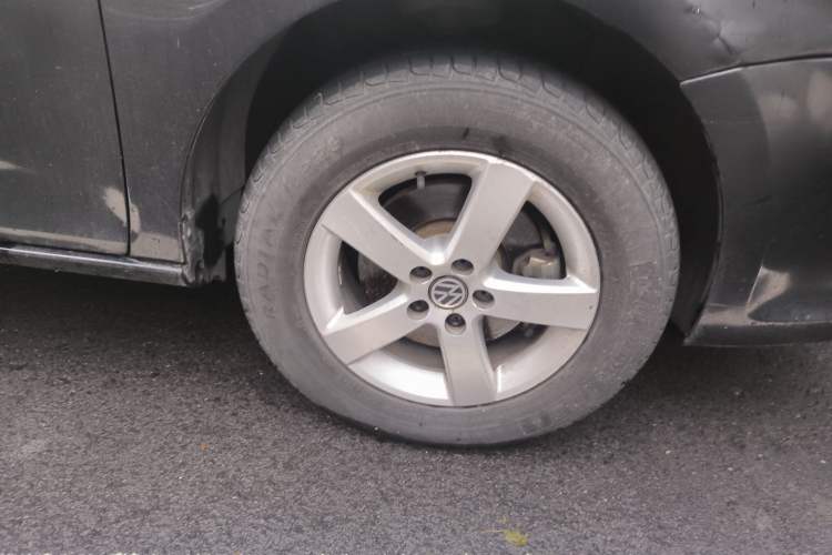 Used Volkswagen Bora 2012 1.6L Automatic Fashion Edition Right Front Wheel Hub