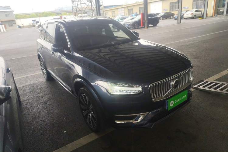Used Volvo XC90 2024 B6 Zhiyi Luxury 7-Seater Front Right 45 Deg