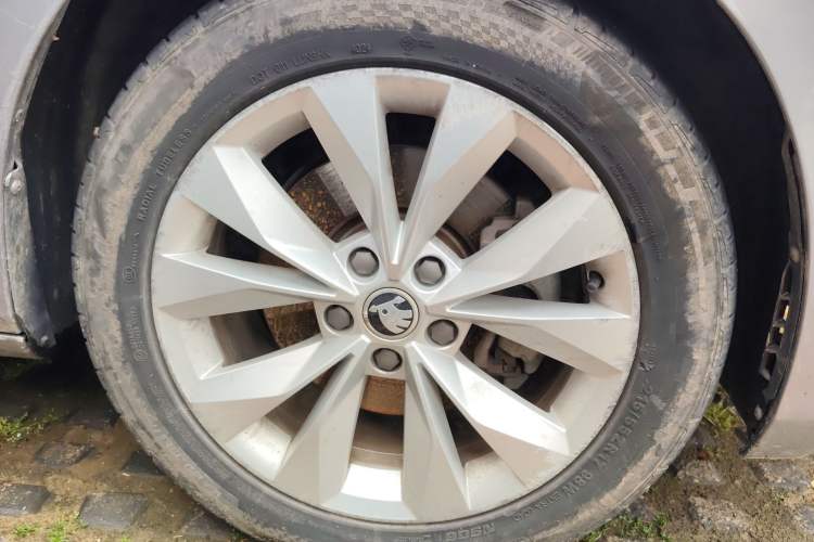 Used Skoda Superb 2018 TSI280 DSG Comfort Edition China V Standard Right Front Wheel Hub