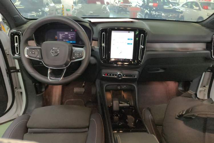 Used Volvo C40 2024 Long-Range PRO Version