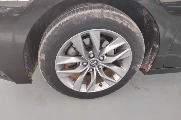 Used Toyota Avalon 2021 2.5L Luxury Edition Left Front Wheel Hub