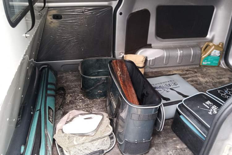 Used Wuling Hongguang V 2022 1.5L Jingqu Edition Enclosed-Window Vehicle with Hydraulic Power Steering LAR Interior 4