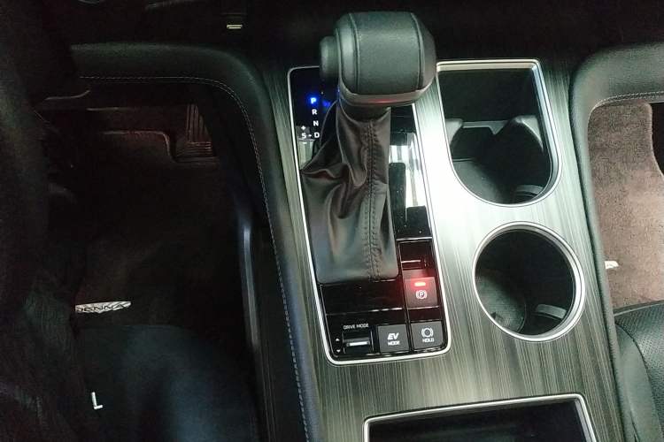 Used Toyota SIENNA 2023 2.5L Hybrid Ultimate Edition Gear Lever