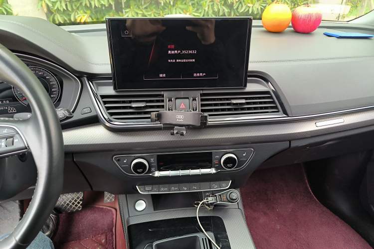 Used Audi Q5L Sportback 2022 40 TFSI Luxury Model Audio And AC Panel