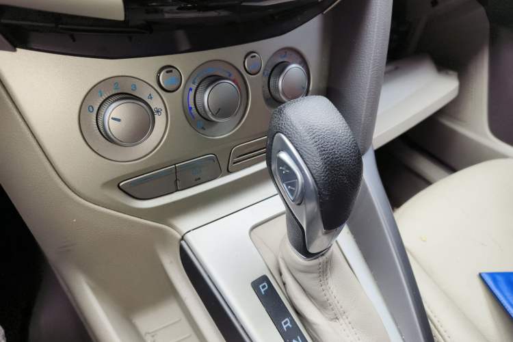 Used Ford Focus 2012 Sedan 1.6L Automatic Comfort Model Gear Lever