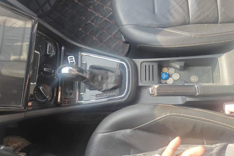 Used Volkswagen Bora 2016 1.6L Automatic Comfort Model Gear Lever