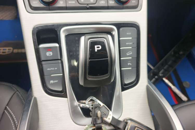 Used Geely Auto Emgrand X7 Sport 2020 1.8TD DCT Two-Wheel Drive Smart Connect 4G-Enabled Version Gear Lever