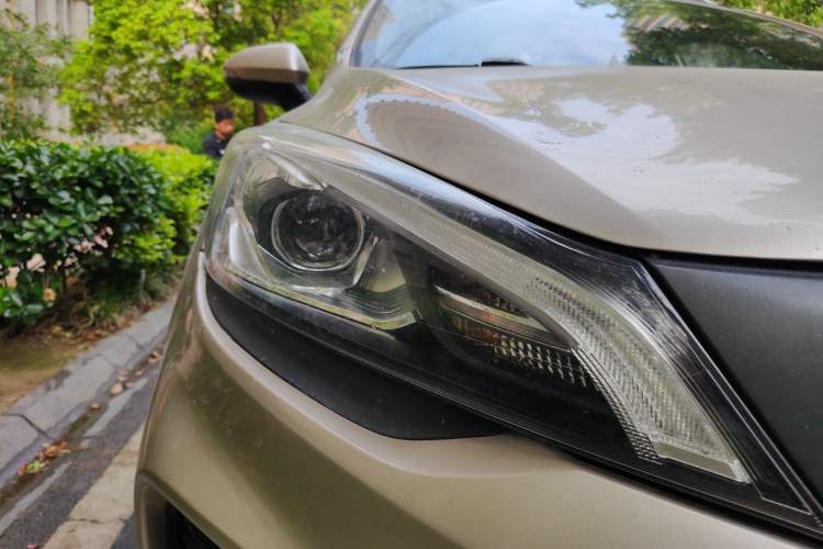 Used Geely Auto Emgrand GS 2018 Lingchao Edition 1.4T Automatic ZhenShang Smart Connectivity Model Right Front Headlight