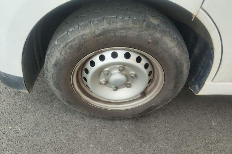 Used Wuling Yangguang 2024 300KM Comfort Version Passenger Van 75kW
