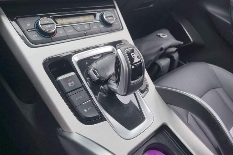 Used Geely Auto Emgrand X7 Sport 2020 1.8TD DCT Two-Wheel Drive Smart Connect 4G-Enabled Version
