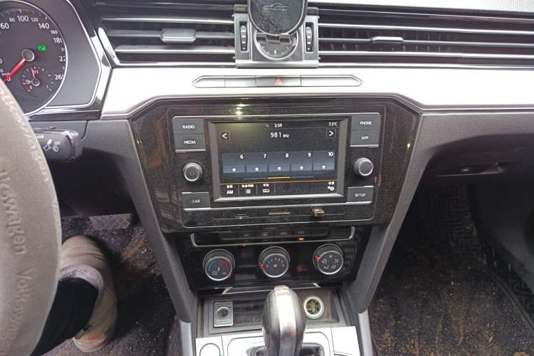 Used Volkswagen Magotan 2017 330TSI DSG Leading Model Audio And AC Panel