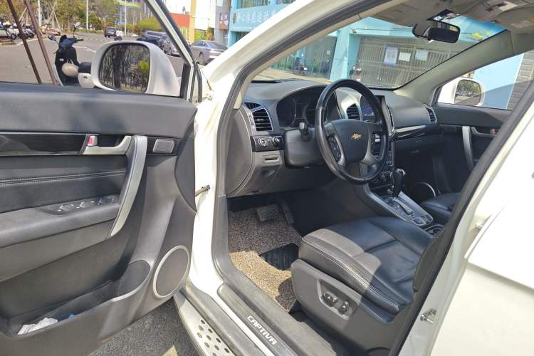 Used Chevrolet Captiva 2015 2.4L 4x4 Flagship Edition 7-Seater