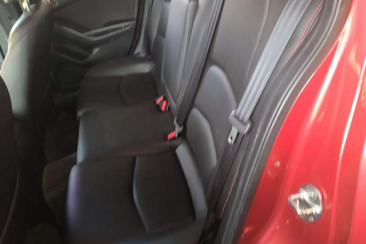 Used Mazda Mazda 3 Axela 2016 Sedan 1.5L Automatic Luxury Model