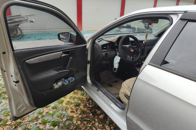 Used Volkswagen Lavida 2013 Revised Classic 1.6L Automatic Fashion Edition Driver Seat