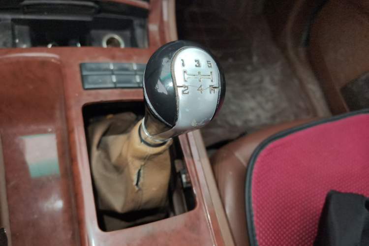 Used Huatai Boliger 2014 2.0T Manual Two-Wheel Drive Smart & Quiet Edition Gear Lever