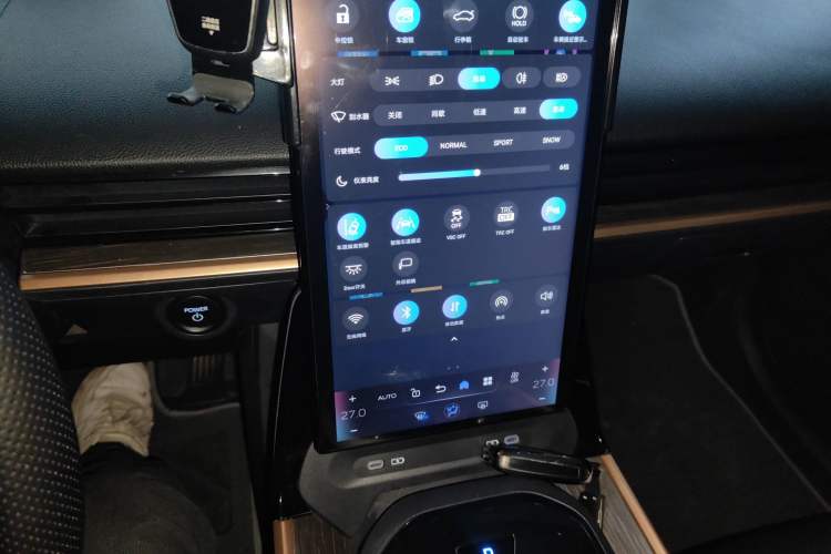 Used Toyota bZ3 2023 517 km Elite PRO Audio And AC Panel