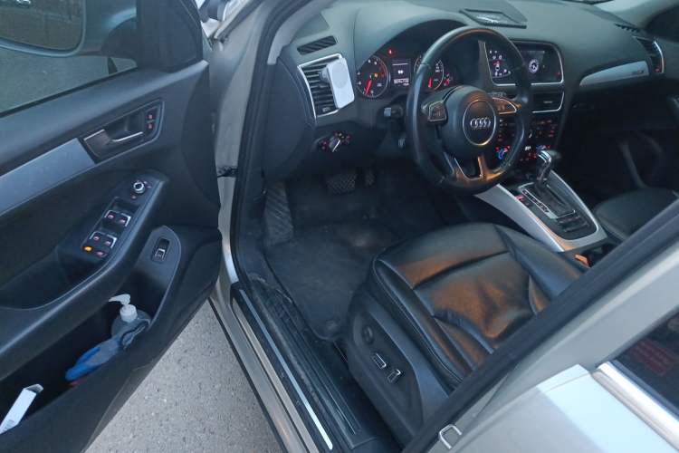 Used Audi Q5 2013 40 TFSI Technology Edition Driver Seat