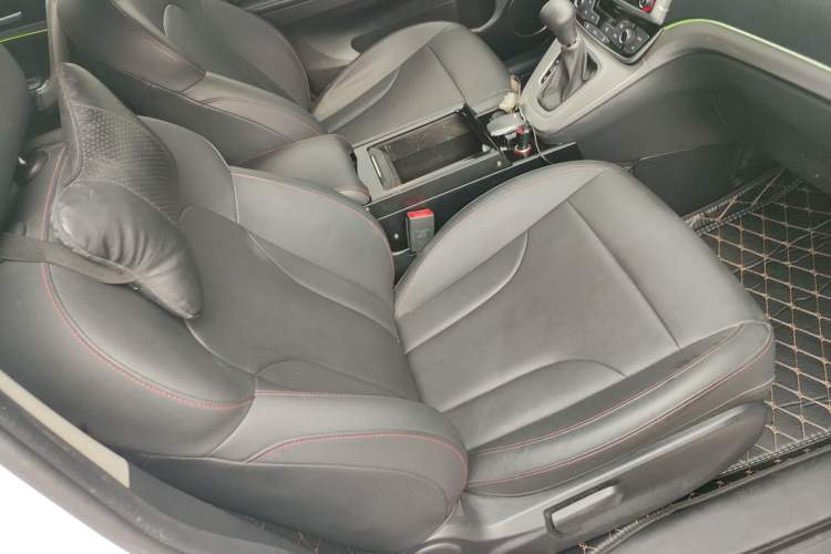 Used Haval M6 2019 1.5T DCT Two-Wheel Drive Elite Version China VI Standard Right Front Seat