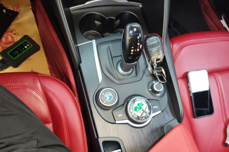 Used Alfa Romeo Giulia 2017 2.0T 200HP Luxury Edition
