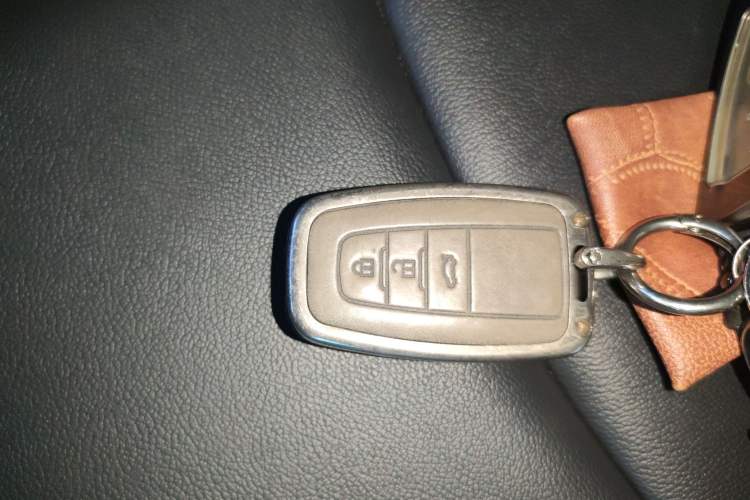 Used Toyota RAV4 2023 2.0L CVT Two-Wheel Drive 20th Anniversary Platinum Edition