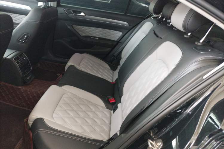 Used Volkswagen Magotan 2023 2 Million Units Limited Edition 330TSI DSG Leading Version Left Rear Seat