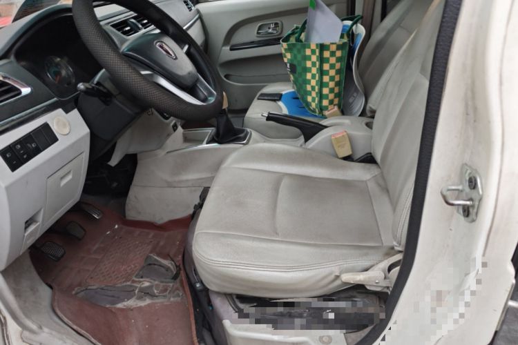 Used Jinbei New Hiace X30L 2018 1.5L Box Truck Business Edition DLCG14 Left Front Seat