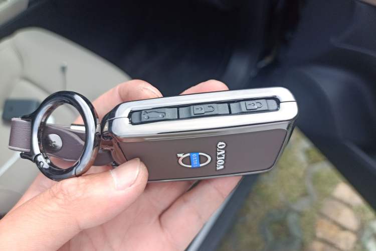 Used Volvo XC90 2026 B5 All-Wheel-Drive Smart Comfort Luxury 5-Seater Vehicle Key