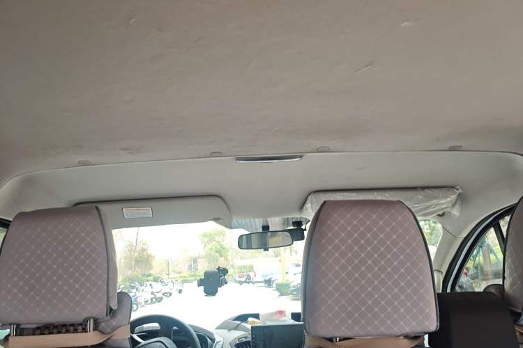 Used Ford Transit 2020 2.0T Diesel Multi-Function Commercial Vehicle Mid-Chassis Low-Roof Design with Dual Rear Doors Meeting China VI Emission Standards
