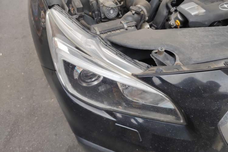 Used Subaru Outback 2017 2.5i Sport Navigation Edition with EyeSight Right Front Headlight