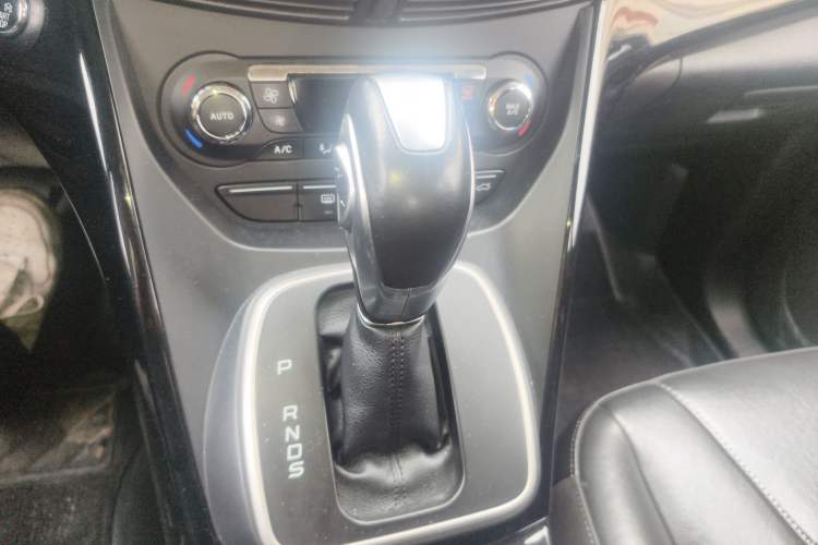 Used Ford Kuga 2015 2.0L GTDi Four-Wheel-Drive Sport Model
