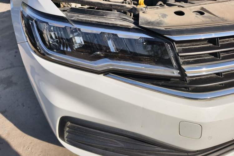 Used Volkswagen Bora 2019 Revised Version 1.5L Manual Fashion Edition China VI Standard Right Front Headlight