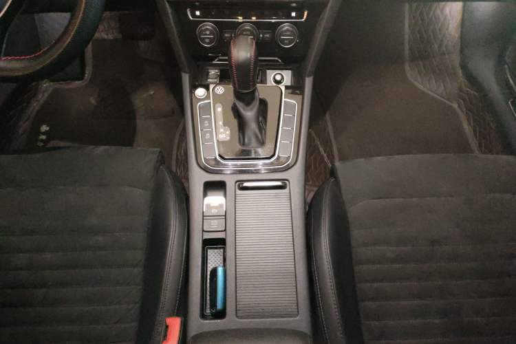 Used Volkswagen Magotan 2017 330TSI DSG Luxury Model Gear Lever