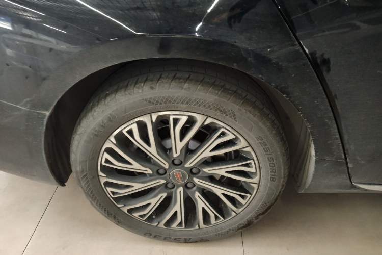Used Hongqi H5 2025 2.0T Automatic Flag Edition – 500 000 Units Commemorative Version Right Rear Wheel Hub