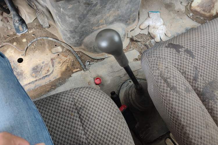 Used Iveco Daily 2017 2.5T A35 Low-Roof 5-7 Seater Passenger Van 47Z5 Gear Lever