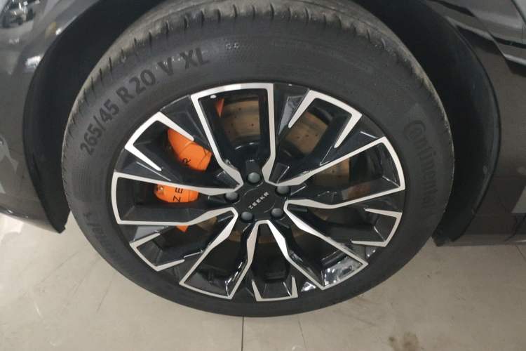 Used Zeekr 7X 2025 100 kWh Long-Range Rear-Wheel Drive with Intelligent Driving Features Left Front Wheel Hub