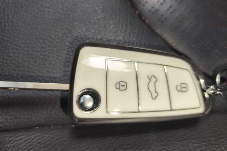 Used JAC Group Refine S3 2017 1.6L CVT Luxury Smart Model