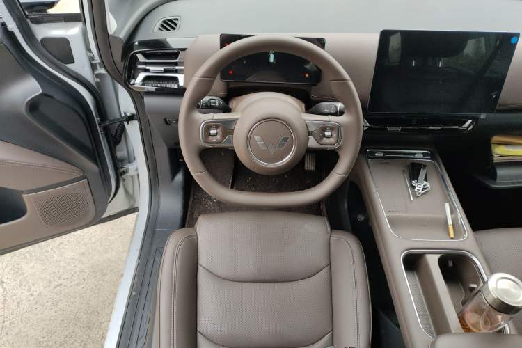 Used Wuling Wuling Starlight 730 2025 Model Plug-in Hybrid 125km Luxury Edition
