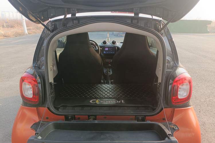 Used smart fortwo 2015 1.0L 52 kW hardtop Dynamic version