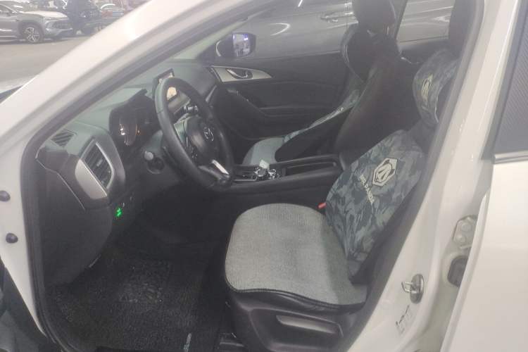 Used Mazda 3 Axela 2017 Hatchback 2.0L Automatic Luxury Model Emission Standard China V