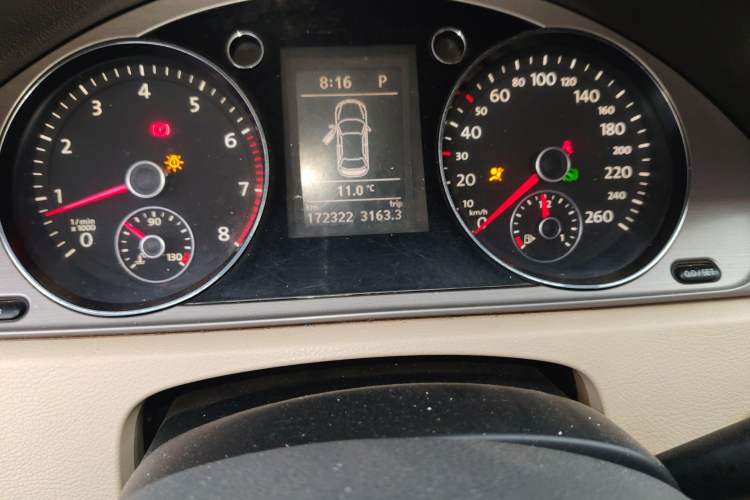 Used Volkswagen Magotan 2012 1.8TSI Luxury Model Odometer Close Up