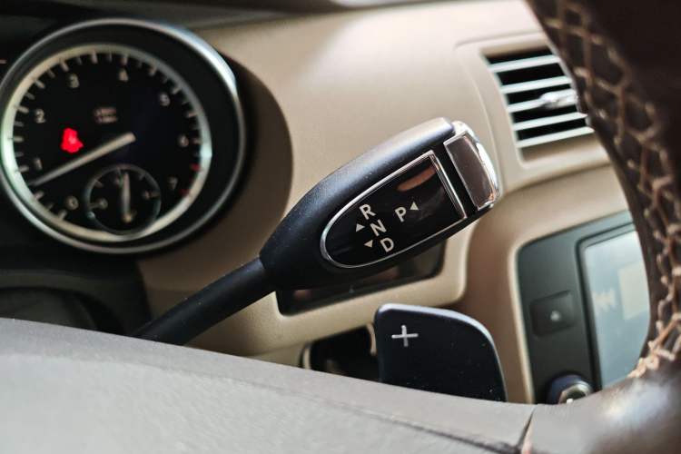 Used Mercedes-Benz R-Class 2015 R 320 4MATIC Luxury Model