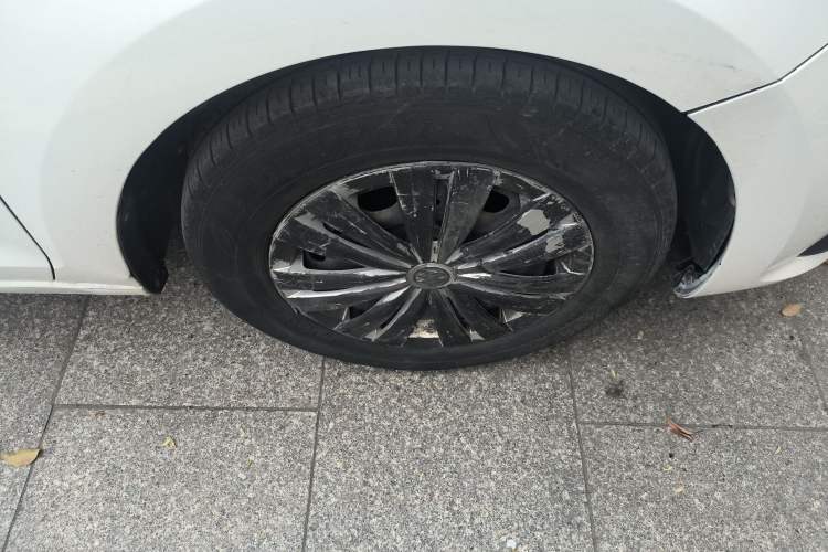 Used Volkswagen Santana 2016 1.6L Manual Fashion Edition Right Front Wheel Hub