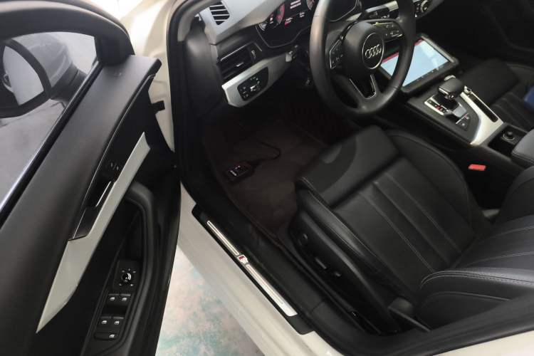 Used Audi A4L 2020 40 TFSI Luxury Dynamic Model
