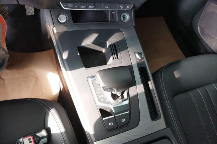 Used Audi Q5L 2022 40T Fashionable and Elegant Model